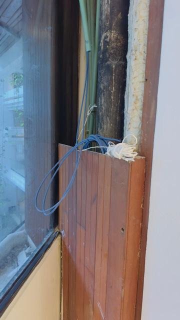 Canalización oculta en recubrimiento