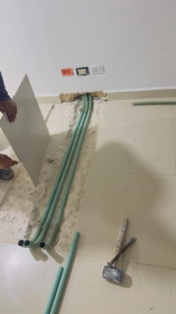 Canalización de tubería ahogada en piso