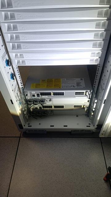 Instalación dentro de gabinete