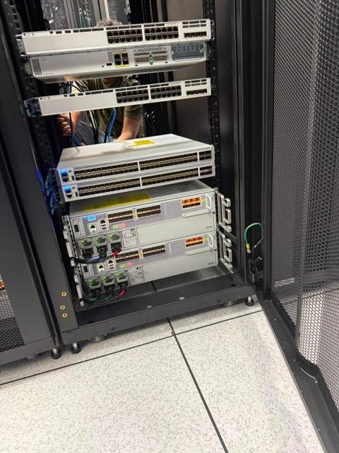 Montaje en rack con piso técnico